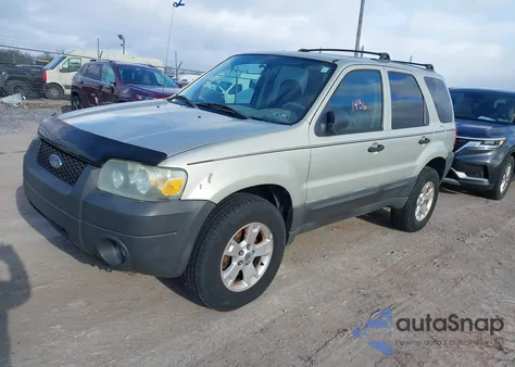 2005 Ford Escape Xlt z USA, uszkodzony, nr VIN 1FMYU93115KB75462